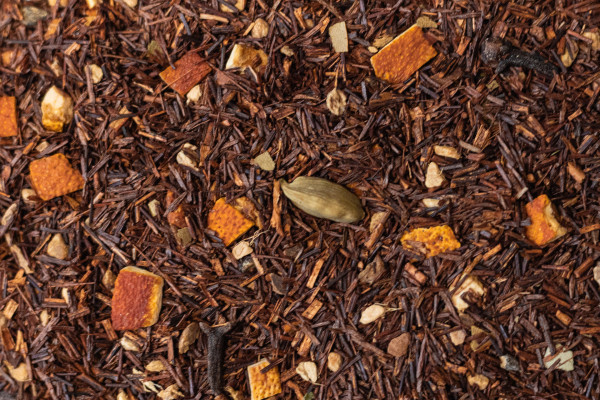 Rooibos Wintertee - Rooibos(80%), Orange, Ingwer, Zimt, Nelken, Kardamom, Aroma-Öl